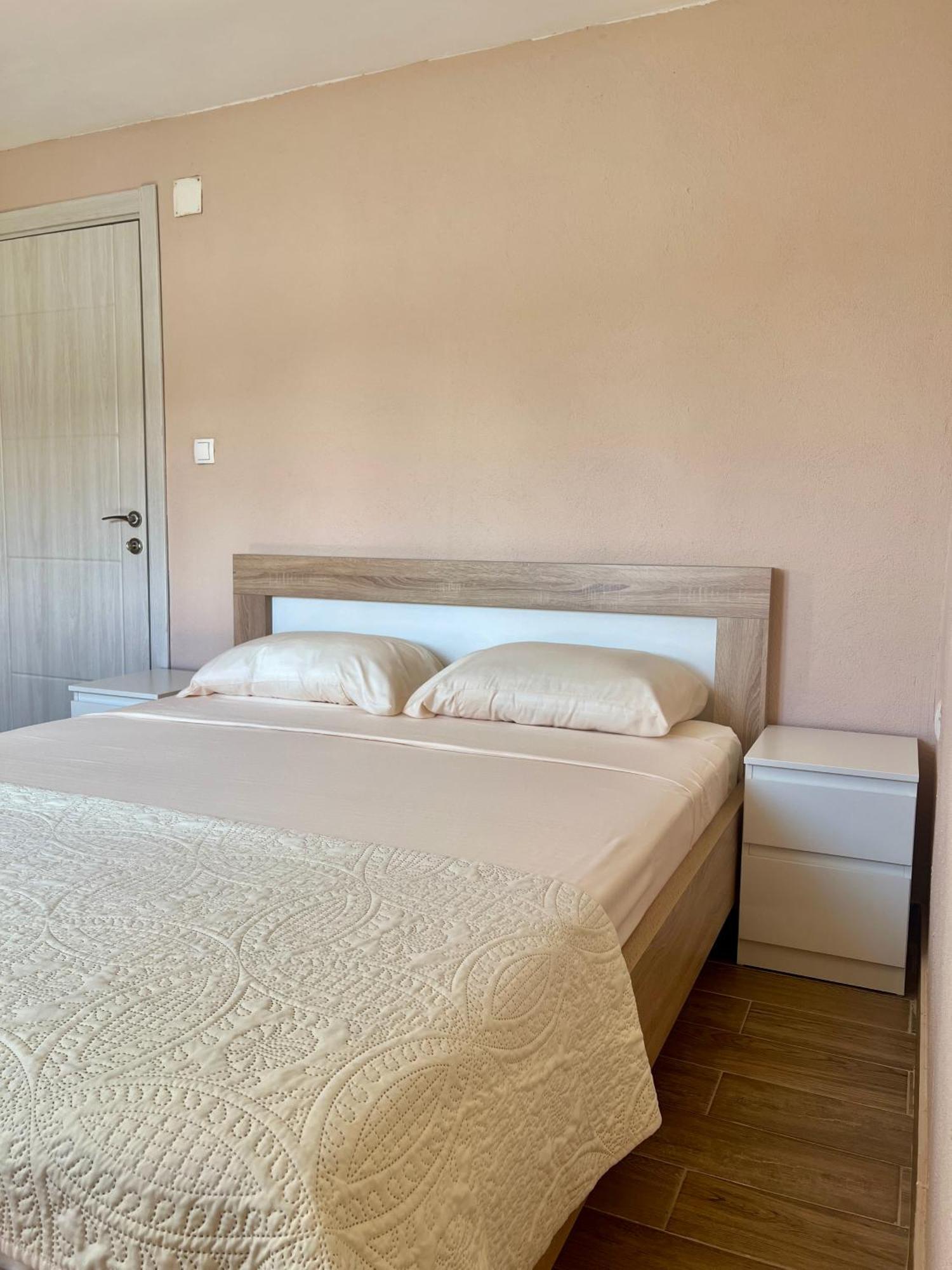 Lakeside Harmony Apartment Golubovci Exterior foto